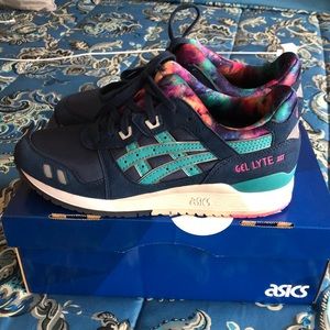 Women’s ASIC sneakers